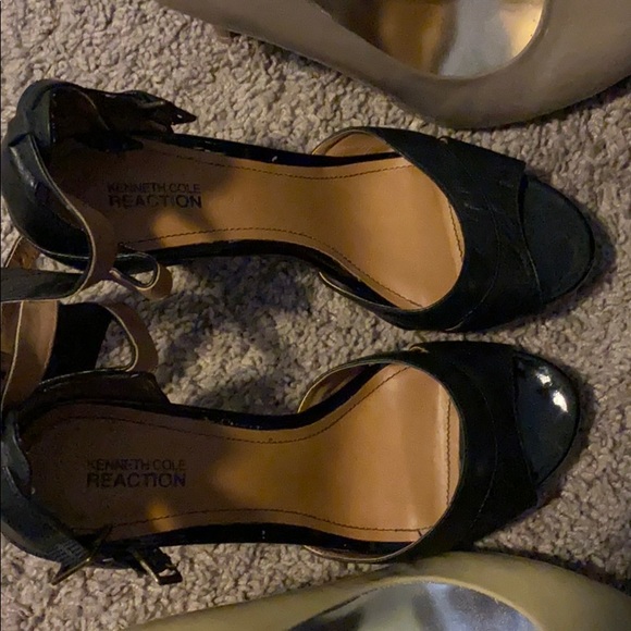 Size 10-11 Women’s with wide fitment. - Picture 5 of 9